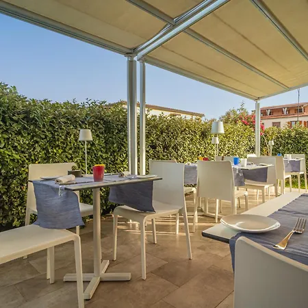 Isa - With Panoramic Swimming Pool In Just 850 Mt From The Sea