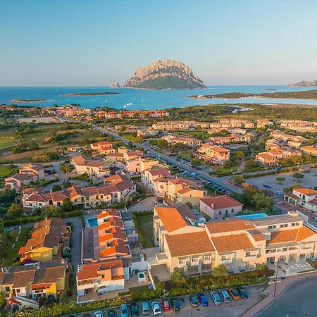 Apartmanhotel Isa - With Panoramic Swimming Pool In Just 850 Mt From The Sea 3*