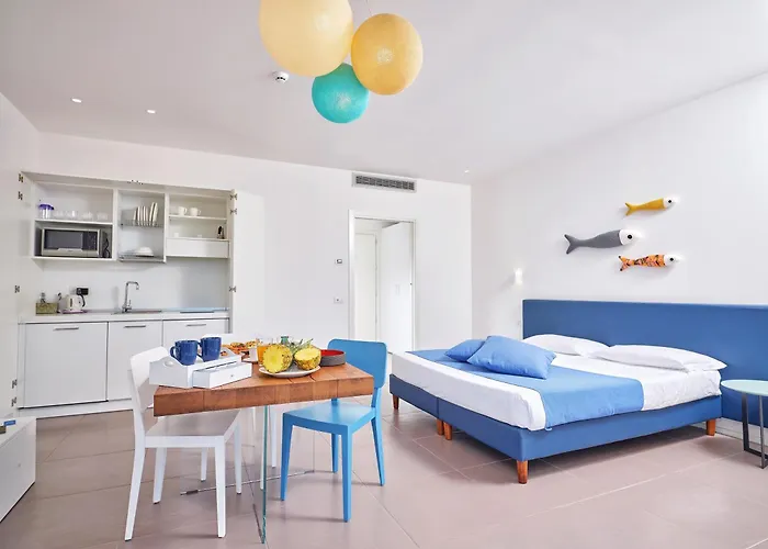 Isa - With Panoramic Swimming Pool In Just 850 Mt From The Sea Apartmanhotel