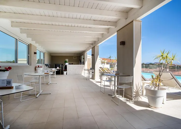 Apartmanhotel Isa - With Panoramic Swimming Pool In Just 850 Mt From The Sea