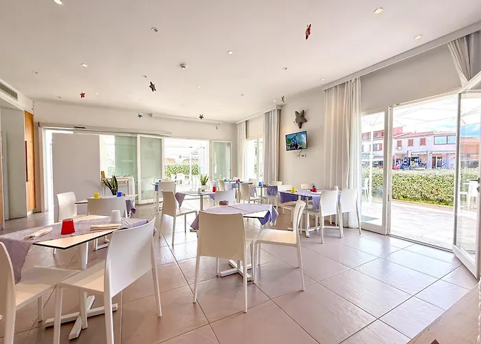 Apartmanhotel Isa - With Panoramic Swimming Pool In Just 850 Mt From The Sea