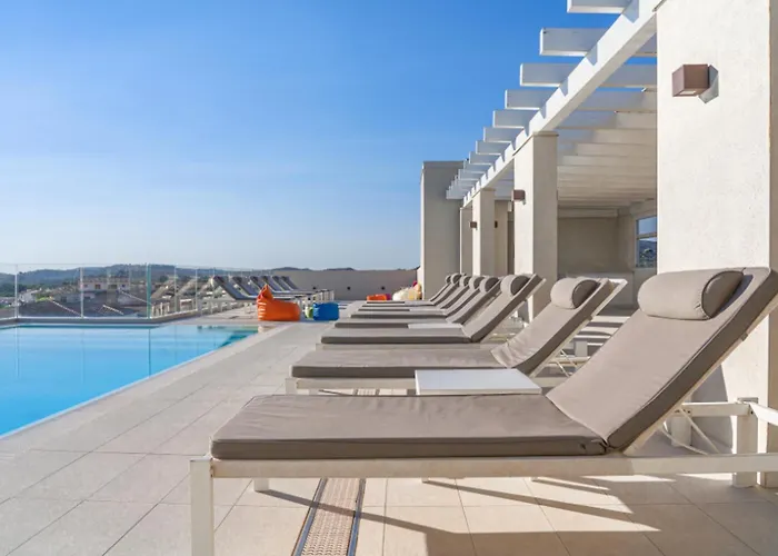 Isa - With Panoramic Swimming Pool In Just 850 Mt From The Sea Apartmanhotel 3*